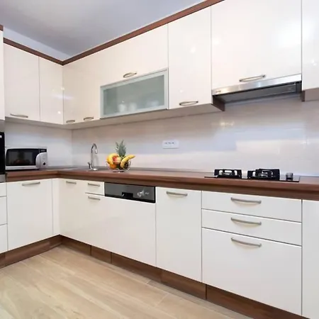 Natasha By Interhome Apartman