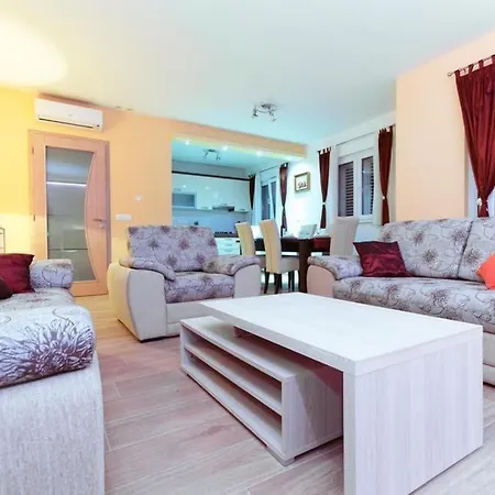 Natasha By Interhome Apartman *