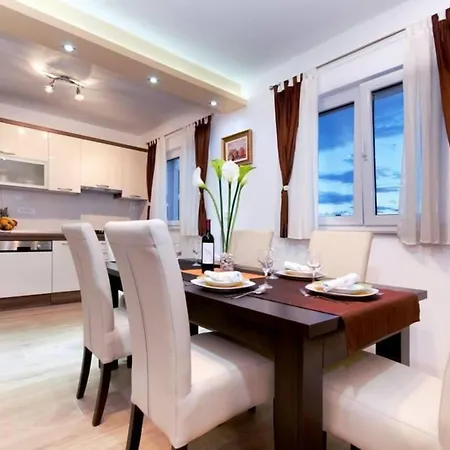 Apartman Natasha By Interhome Makarska
