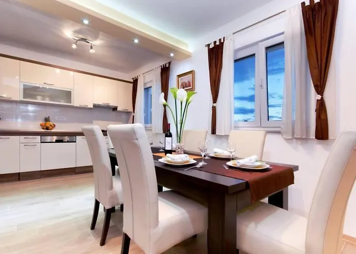 Apartman Natasha By Interhome Makarska