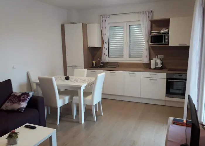 Apartman Natasha By Interhome Makarska